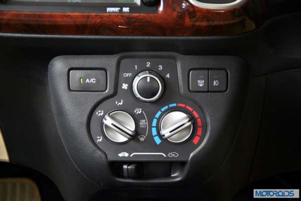 Honda mobilio interior (4)