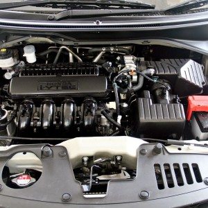 Honda mobilio petrol engine