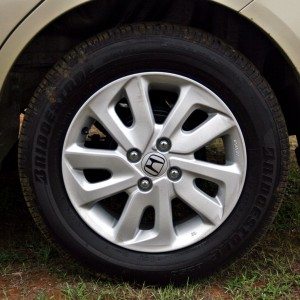 Honda mobilio wheel and tyre