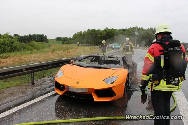 Lamborghini-Aventador-Germany-burnt-images-1