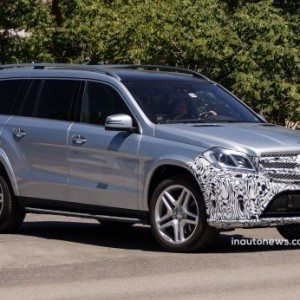 Mercedes Benz GL Class Spy Pics