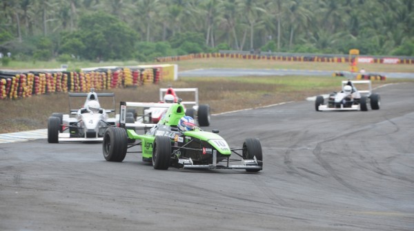 Vikash Anand leads in MRF FF1600