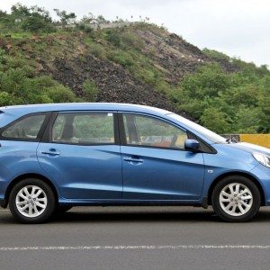 honda mobilio images