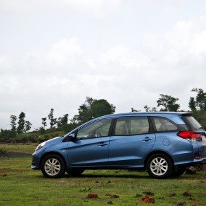 honda mobilio images