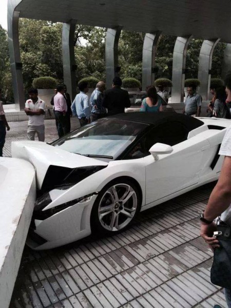 lamborghini-gallardo-spyder-crash-delhi (4)