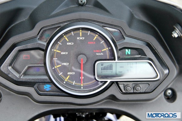 2014 Bajaj Discover 150 F instrument cluster (1)