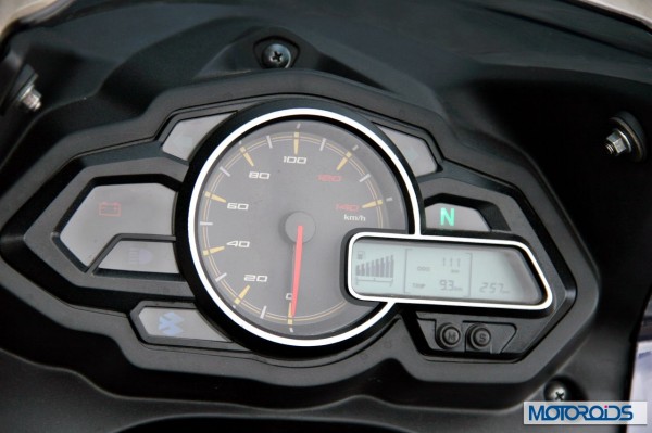 2014 Bajaj Discover 150 F instrument cluster (2)