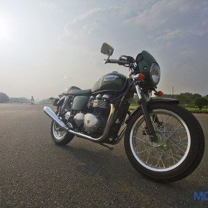 Triumph Thruxton Stills