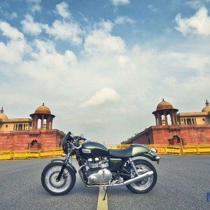 Triumph Thruxton Stills