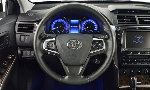 2015-Toyota-Camry facelift interior (17)