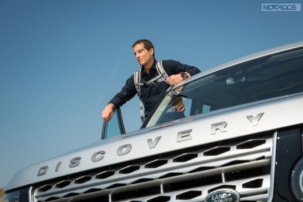 Bear Grylls and the Land Rover Discovery  (1)