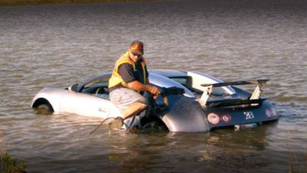 Bugatti Veyron Texas Crash Insurance Image