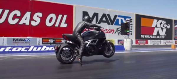 Ducati Diavel Smokes Chevrolet Corvette Stingray in Quarter Mile