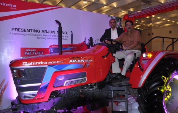 (L-R) Mr. Ravindra Shahane, Vice President, Marketing, Farm Equipment Sector, Mahindra & Mahindra Ltd and Mr. Vijay Sharma - Vice President - Sales - Zone1, Farm Division, Mahindra & Mahindra Lt