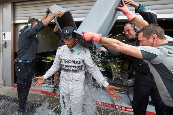 Lewis-Hamilton-takes-Ice-Bucket-Challenge-2