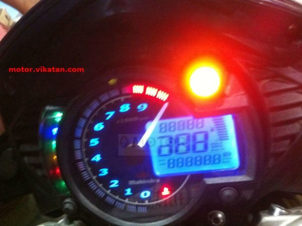 Mahindra Mojo's Console Spy Shot