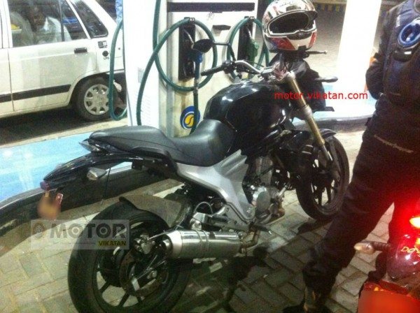 Mahindra Mojo's Console Spy Shot Profile