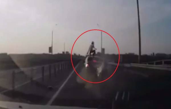 Motorcyclist Survives Crash Russia