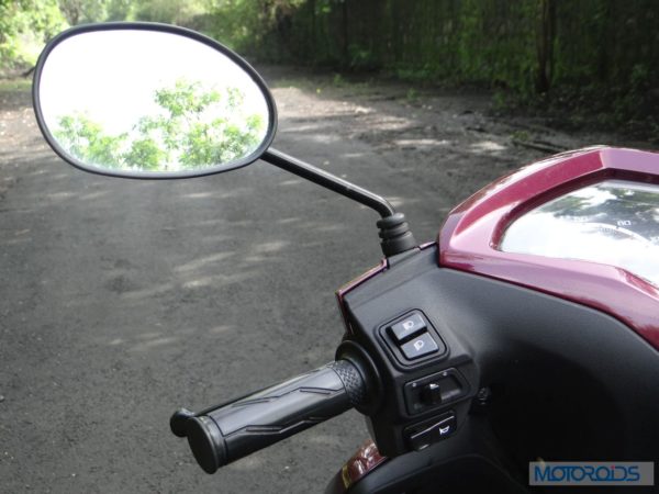 Yamaha-Alpha-Review-Handlebar-Switches-Mirror-Left