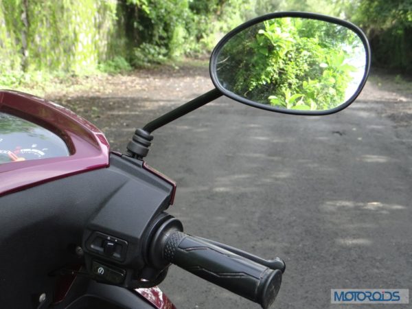 Yamaha-Alpha-Review-Handlebar-Switches-Mirror-Right