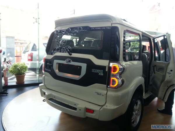 2014 Mahindra Scorpio (1)