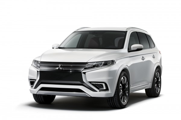 2014-Paris-Motor-Show-Mitsubishi-Outlander-PHEV-4WD-SUV-plug-in-hybrid (1)