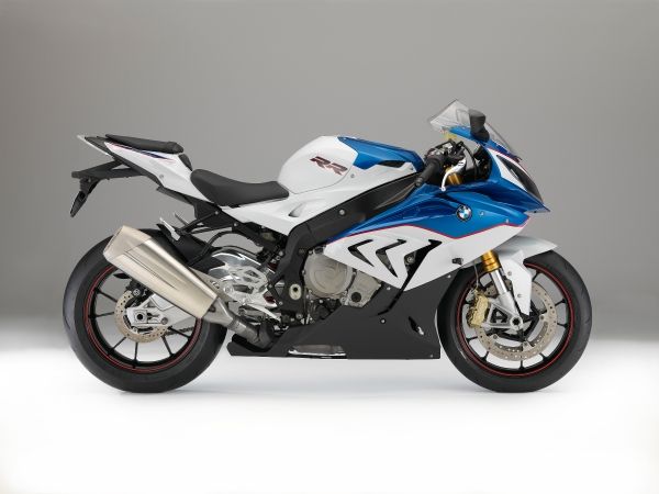 2015-BMW-S-1000-RR-Official-Images (17)