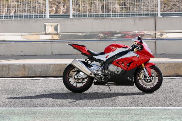 2015-BMW-S-1000-RR-Official-Images (4)