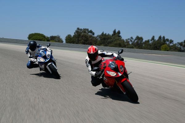 2015-BMW-S-1000-RR-Official-Images (7)