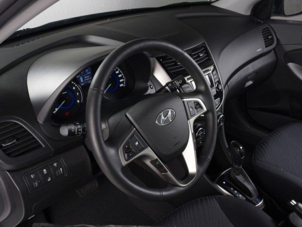 2015-Hyundai-Verna-Sedan-Facelift-3-600x450