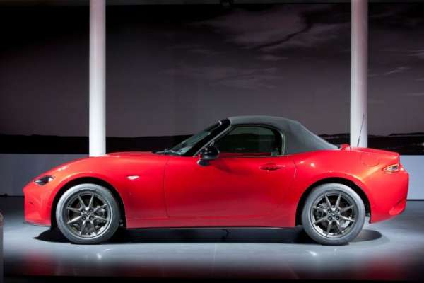 All new 2016 Mazda MX 5 Miata drops it’s top (30)