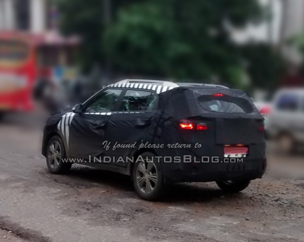 Hyundai-ix25-Spied-in-India (1)