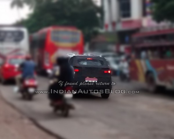 Hyundai-ix25-Spied-in-India (2)