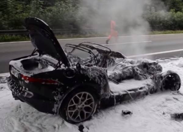 Jaguar F Type Catches fire in Germany