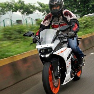 KTM RC Review Action Shots