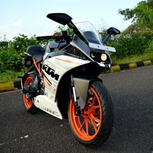 KTM RC Review Front Three Quarter