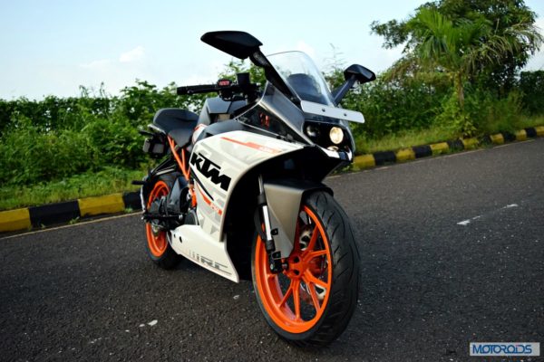 KTM-RC390-Review-Front-Three-Quarter