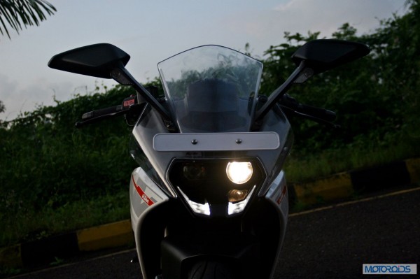 KTM-RC390-Review-Headlight-DRL-ON