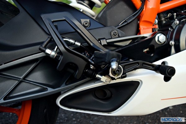 KTM-RC390-Review-Underbelly-Exhaust-Brake-Lever