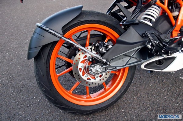 KTM-RC390-Review-rear-Brake-Swingarm-Exhaust