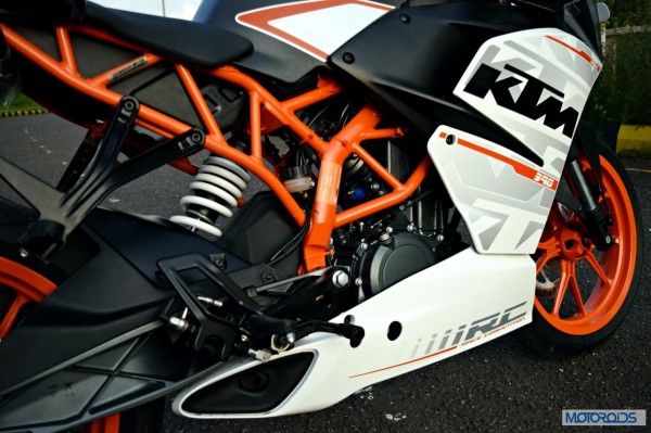 KTM-RC390-Side-Profile-Close-Up