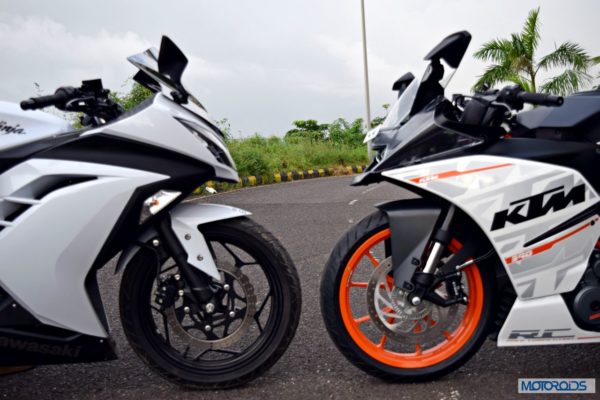 KTM RC390 vs Kawasaki Ninja 300 vs KTM Duke 390 (26)