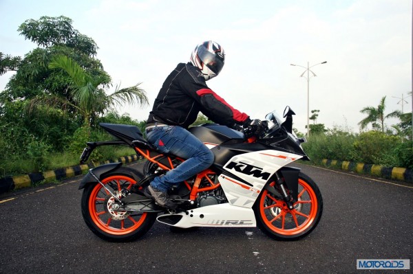 KTM RC390 vs Kawasaki Ninja 300 vs KTM Duke 390 (36)