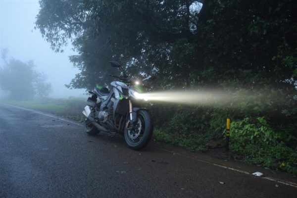 Kawasaki Z1000 powerful lights