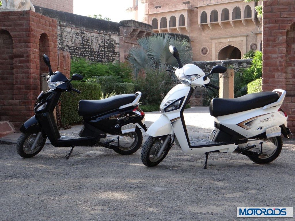 Mahindra Gusto Scooter White (2)