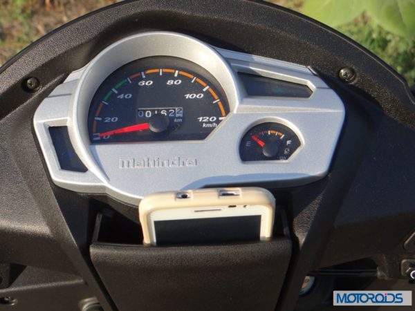 Mahindra Gusto instrument panel (2)