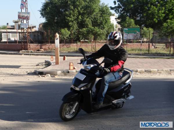 Mahindra Gusto scooter motion (2)