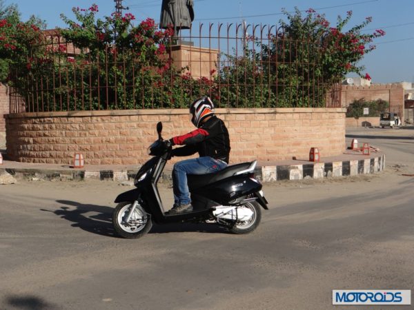 Mahindra Gusto scooter motion (3)