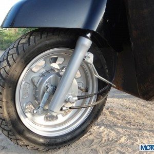 Mahindra Gusto scooter wheel and tyres