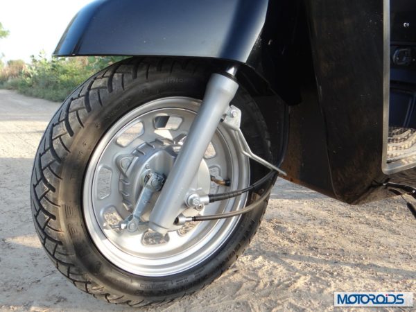 Mahindra Gusto scooter wheel and tyres (3)